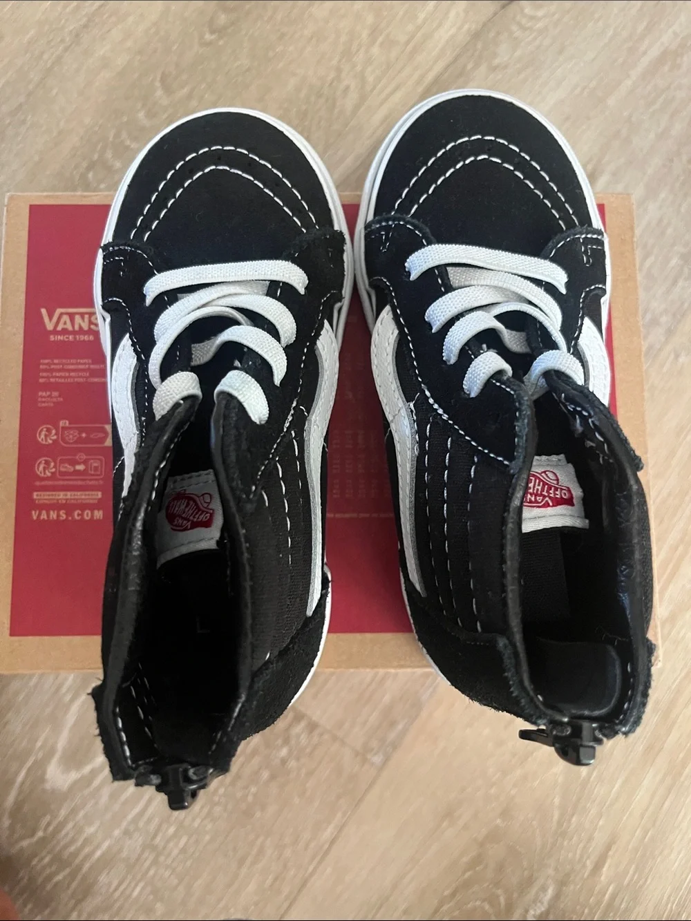 Vans toddlers. Black and White High-Top Skate Sneakers. Zipper in back